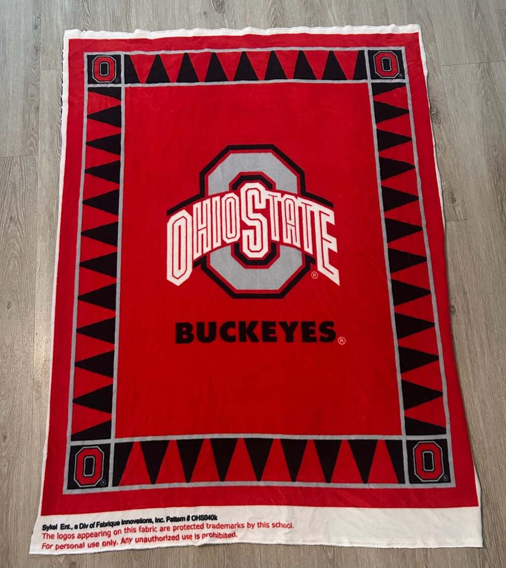 Ohio State Buckeyes Fleece Throw Blanket - Fabrique Innovations Pattern OHS040k